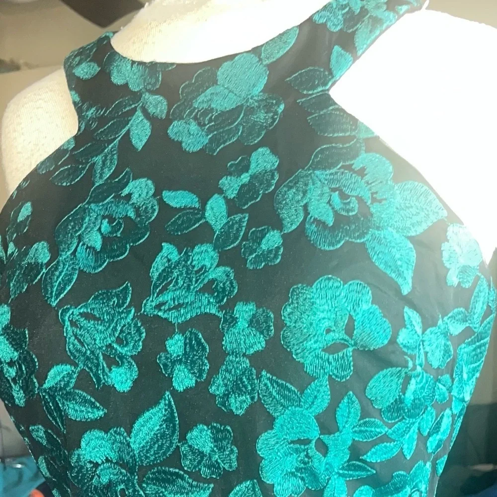 Morgan and Co semi formal green embroidered cocktail dress size 9 - Picture 2 of 12